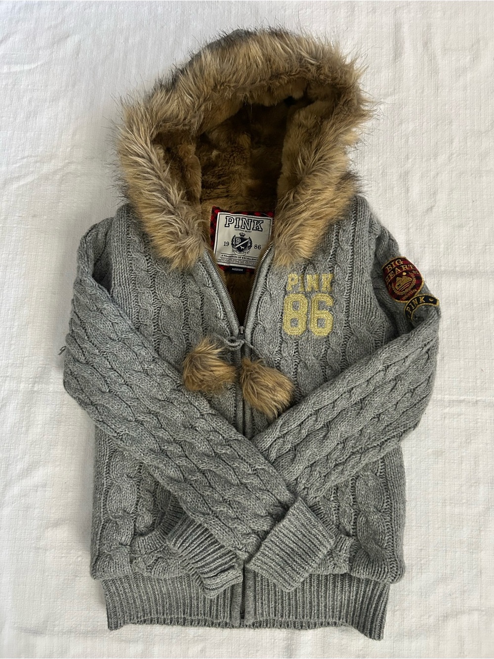 Vtg Victoria’s Secret PINK Big Heart Mountain Cable Knit Fur Hoodie Angora M